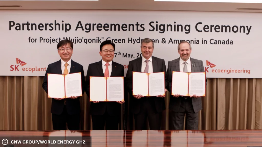 (From left) Picture of Dong-ho Oh, Kyung-il Park, from SK ecoplant; John Risley, Brendan Paddick, from World Energy GH2.