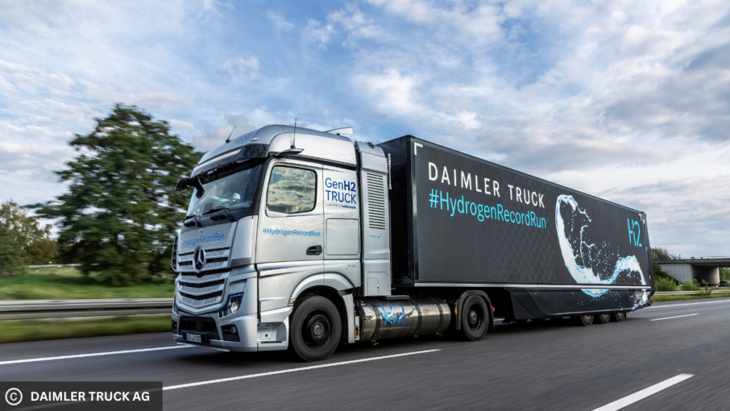 Picture of the Mercedes-Benz GenH2 Truck as it completed the Daimler Truck’s #HydrogenRecordRun. Credit: Daimler Truck AG