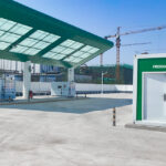 Hydrogen refueling station to support heavy duty transportation