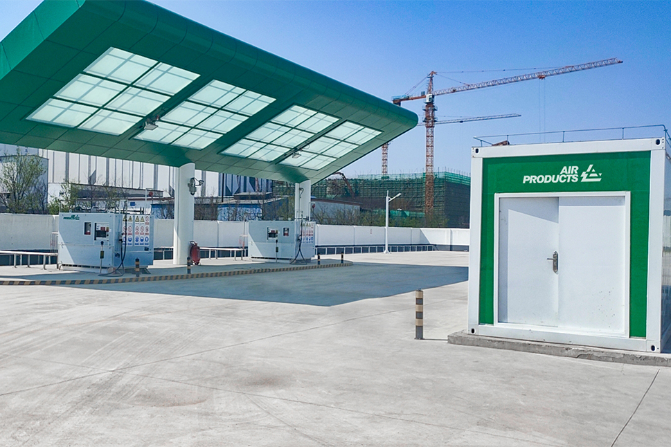 Hydrogen refueling station to support heavy duty transportation